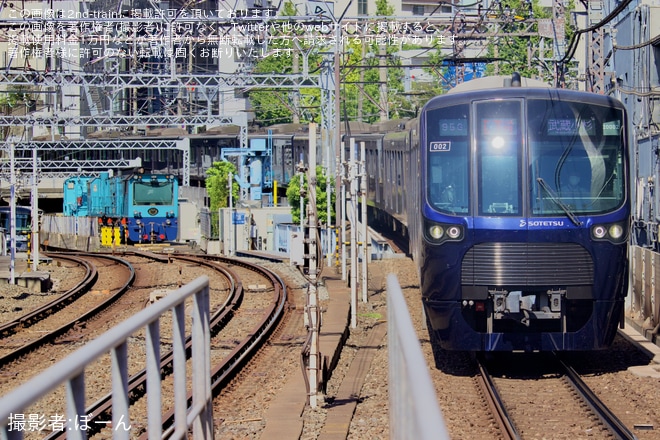 【東急】西武車10両編成が特急菊名行きとして運行を不明で撮影した写真