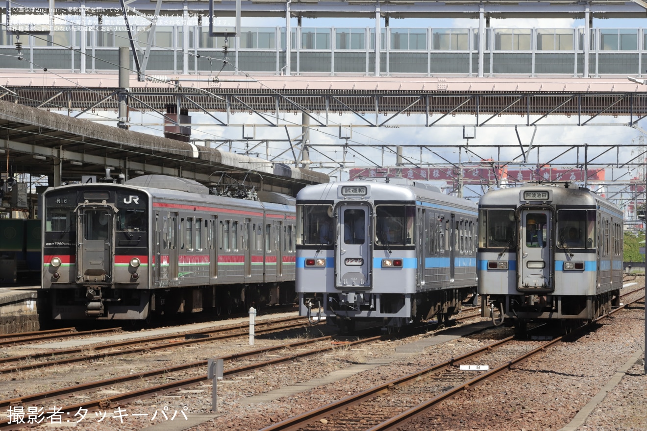 【JR四】1000形気動車1023号車が検査を終え多度津工場出場の拡大写真