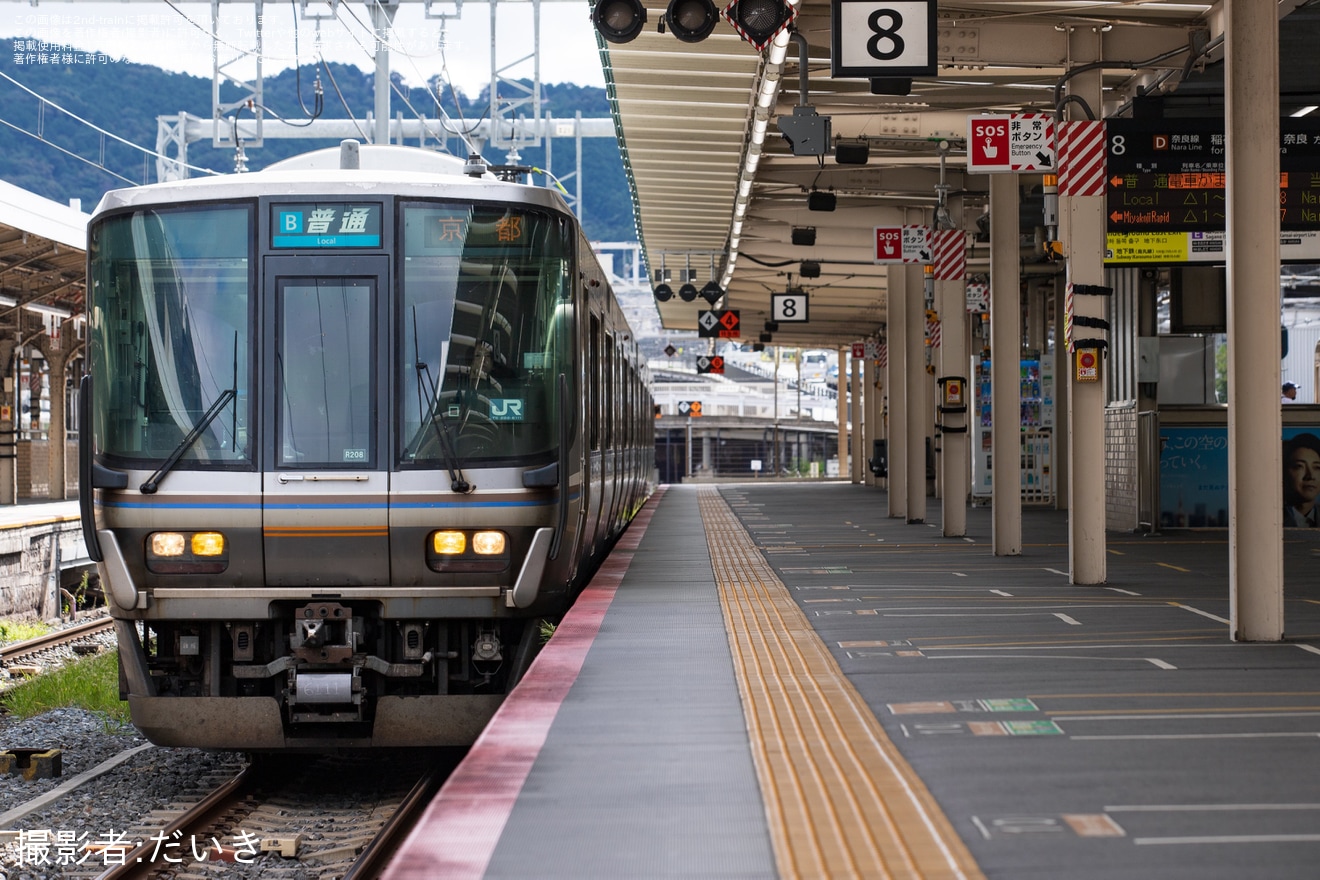 【JR西】湖西線の普通列車が奈良線ホームで客扱いを実施の拡大写真