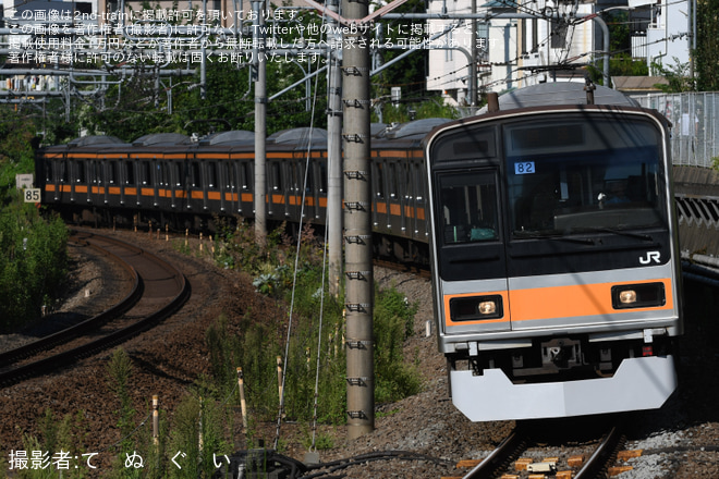 【JR東】209系トタ81編成とトタ82編成が拝島へ回送を立川～日野間で撮影した写真