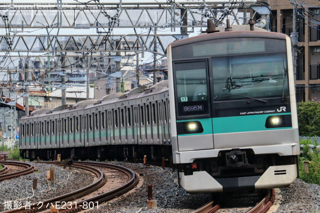 【JR東】E233系マト17編成 大宮総合車両センター東大宮センターへ回送の拡大写真