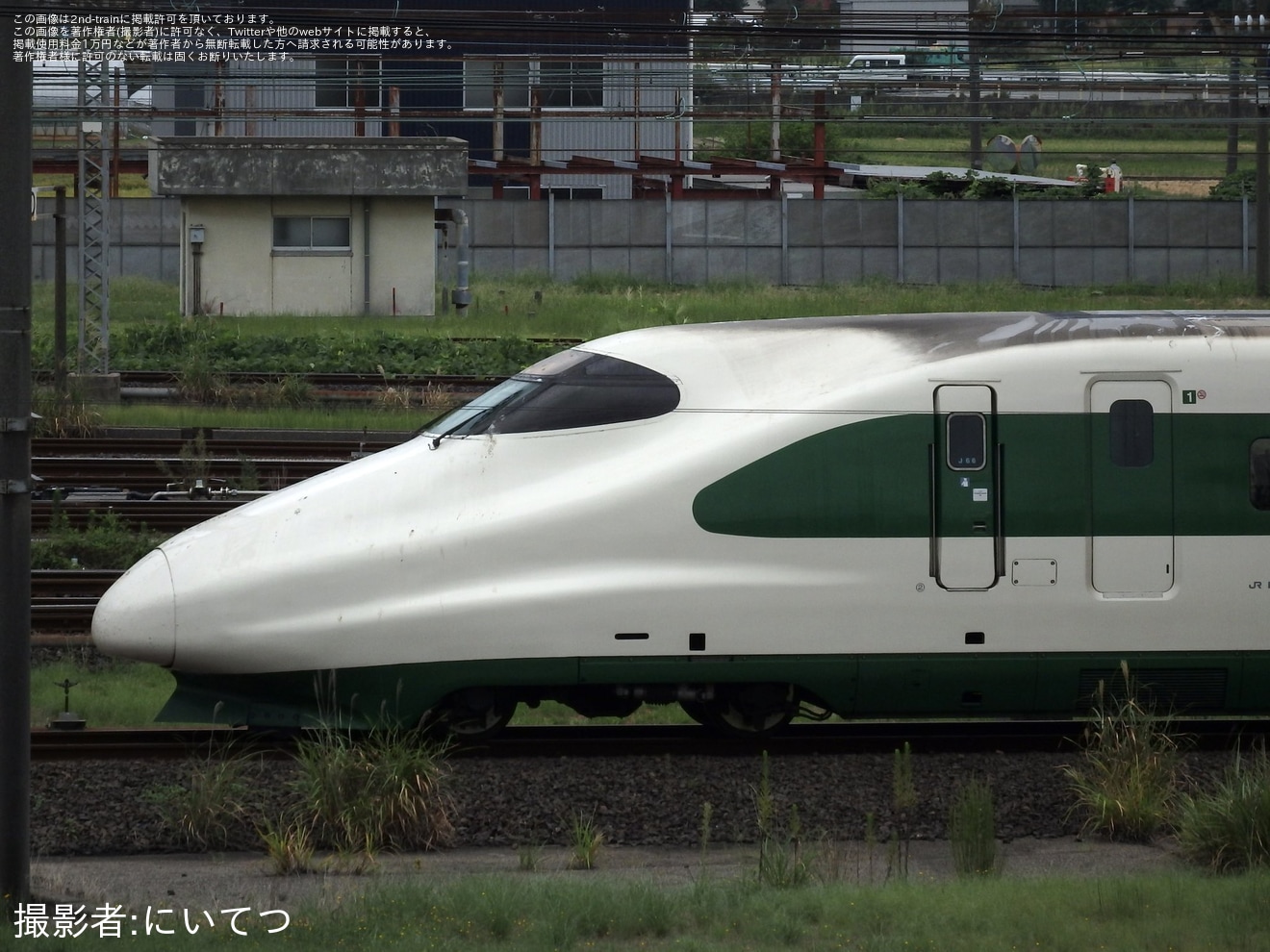 【JR東】E2系J66編成が新潟新幹線車両センターで構内入換の拡大写真