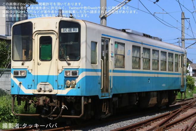 【JR四】キハ32形キハ32-21が多度津工場へ廃車回送を多度津工場構外側線で撮影した写真