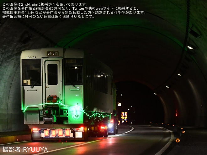 【ひたちなか】キハ100-39が那珂湊へ譲渡陸送を不明で撮影した写真