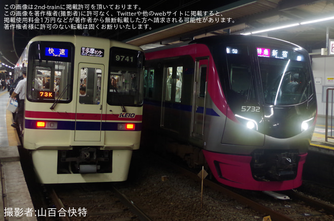 【京王】調布花火大会開催に伴い臨時ダイヤで運転を京王稲田堤駅で撮影した写真