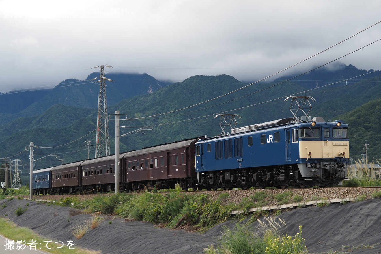 【JR東】EF64+旧型客車使用「北アルプスを望む大糸線旧型客車で行く日帰り旅」ツアーが催行の拡大写真