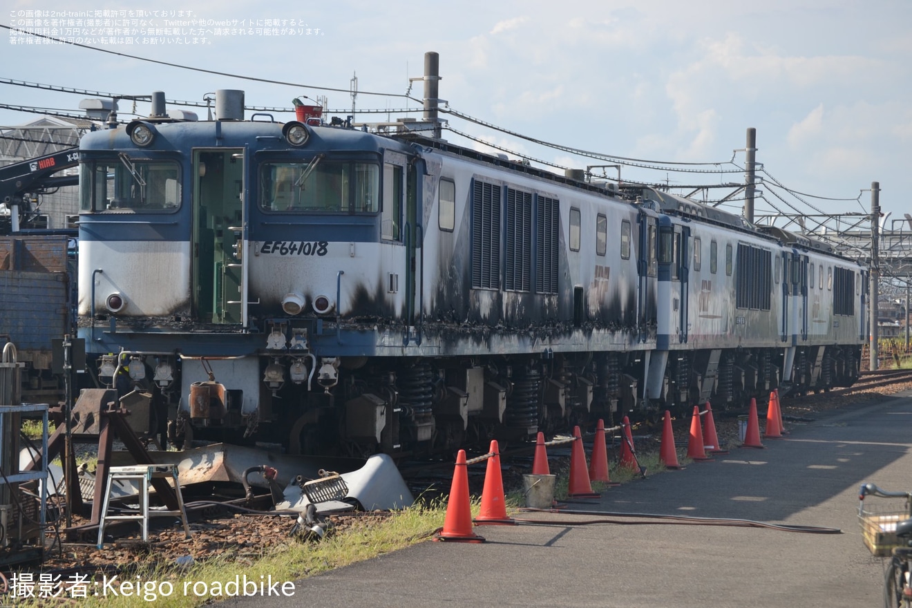 【JR貨】EF64-1018、EF64-1013、EF64-1017が解体作業中の拡大写真