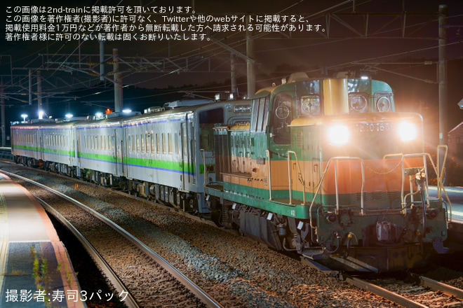 【JR北】キハ143系4両が苗穂まで回送されるを上野幌駅で撮影した写真