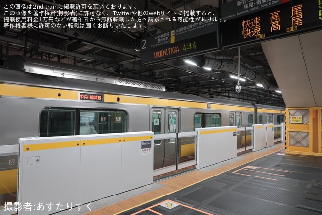 【JR東】御茶ノ水駅の総武線各駅停車のホームドアが使用開始