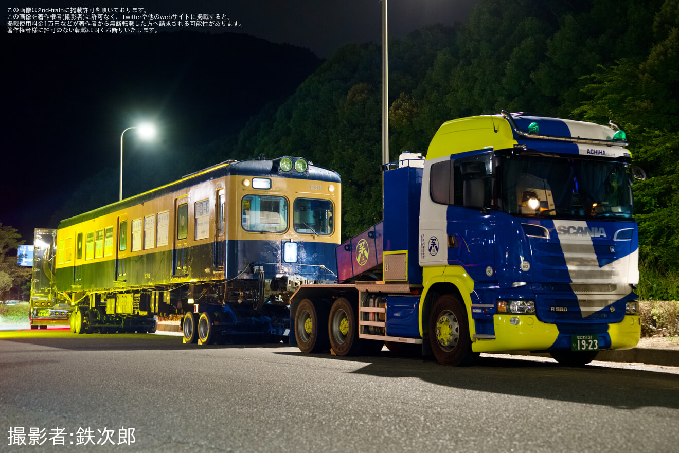 【富士急】元小田急2200形2211号・2212号 「ポッポの丘」・「首都圏電車区」へ陸送の拡大写真