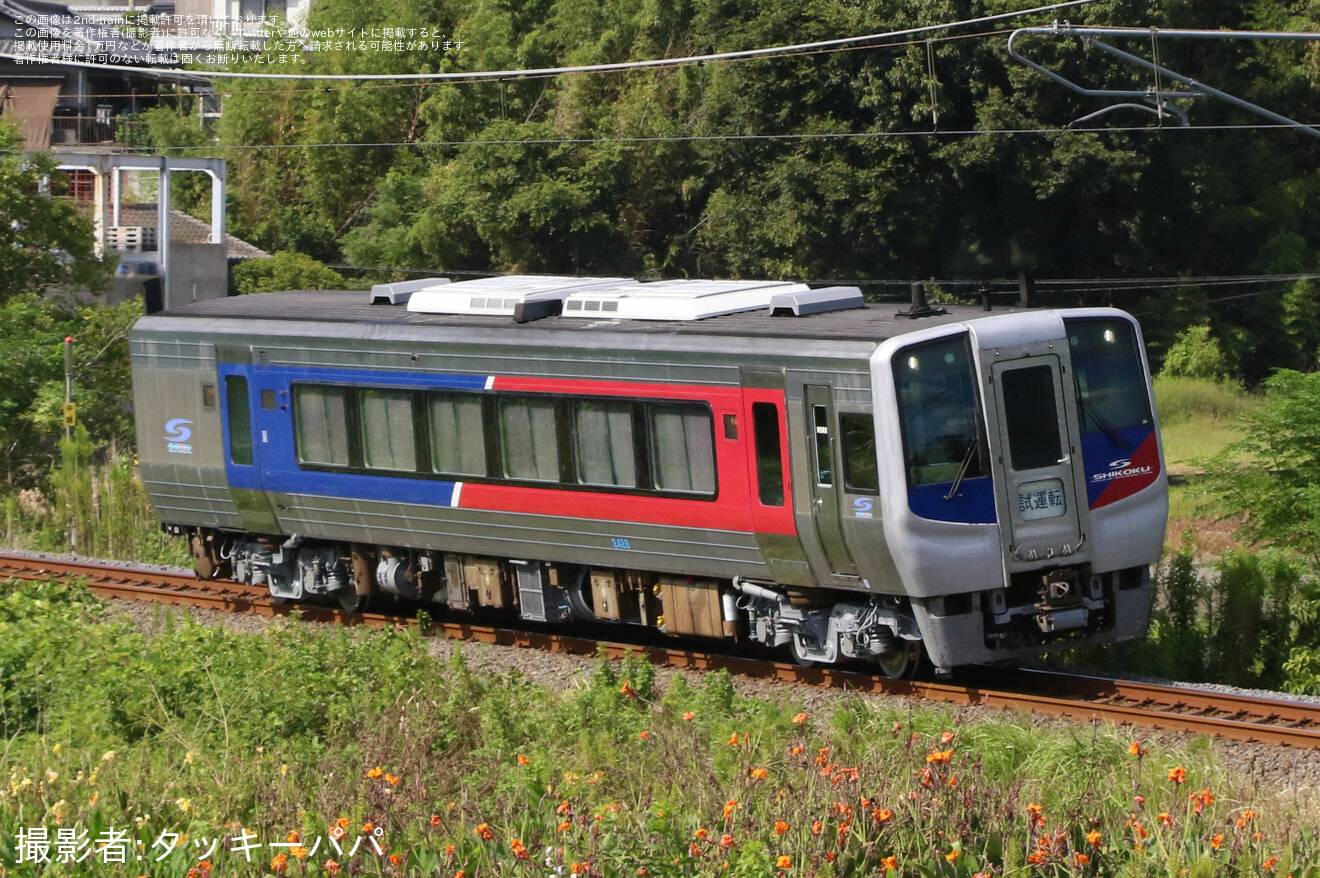 【JR四】2000系2428号車が検査を終えて多度津工場出場の拡大写真