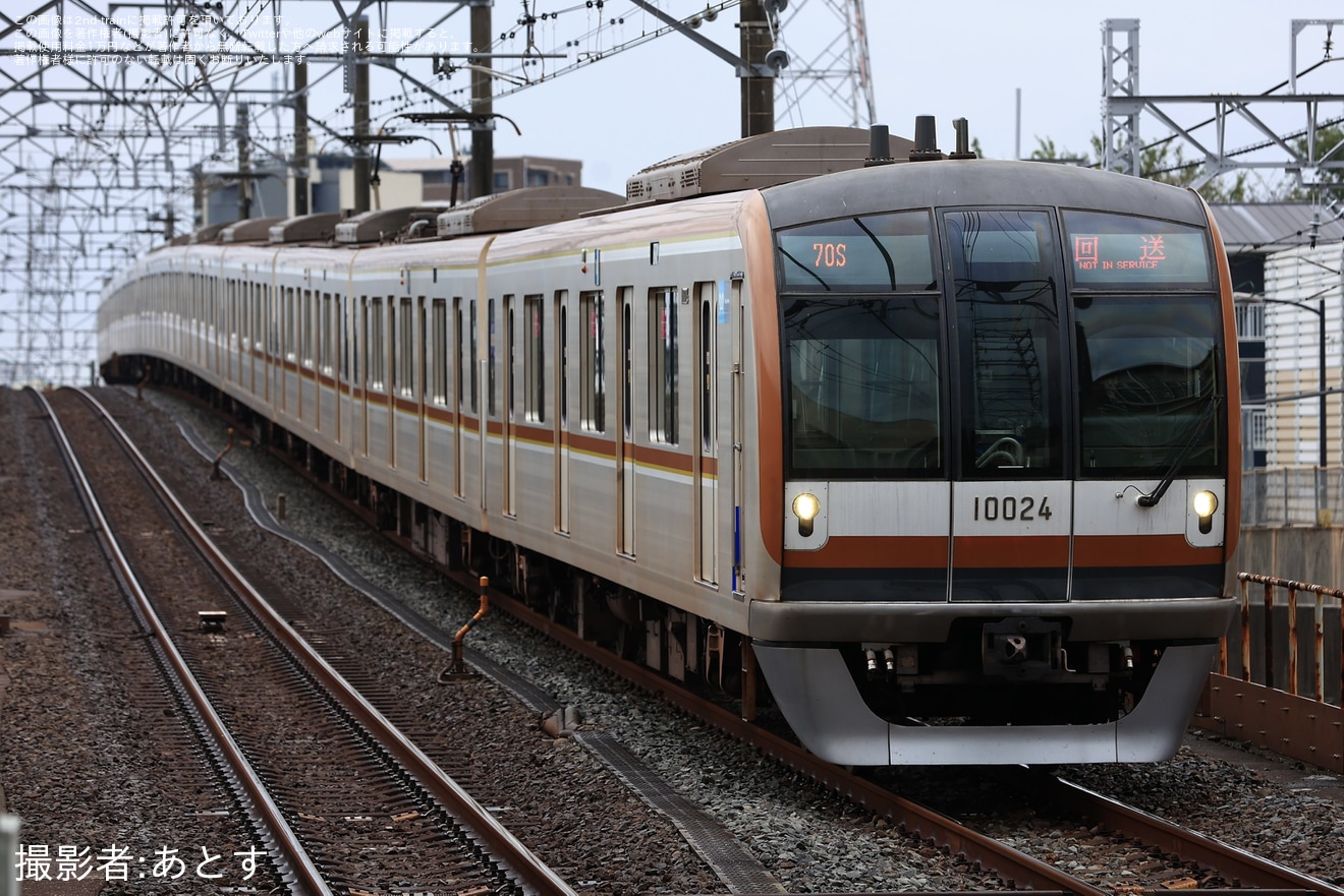 【メトロ】運用離脱中の10000系10124Fが新木場から和光市まで回送の拡大写真