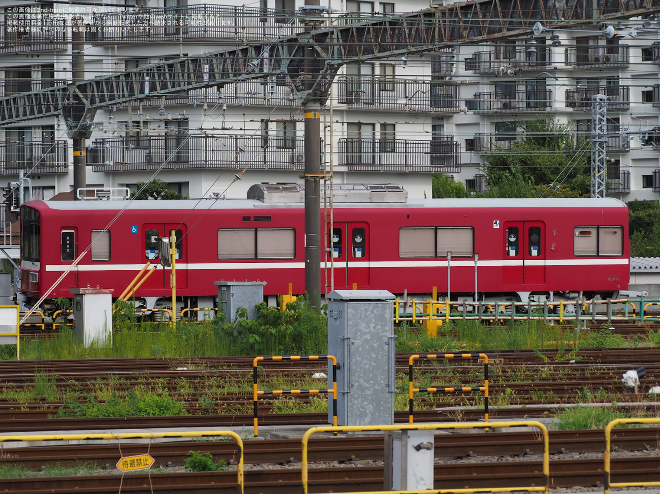 【京急】脱線復旧訓練車の1706号車の周りに足場が取り付けられるの拡大写真