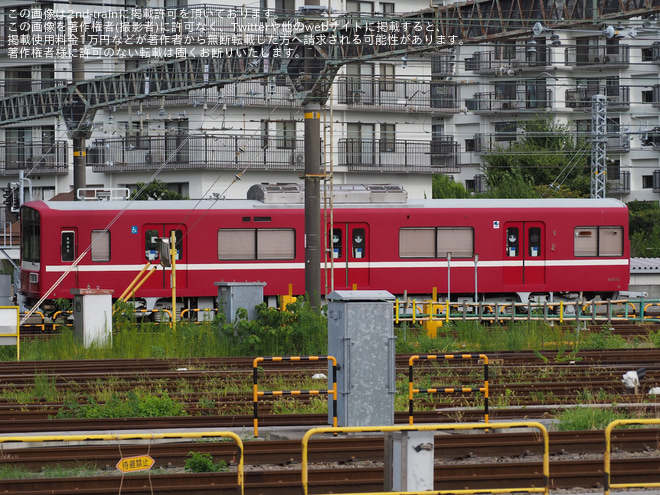 【京急】脱線復旧訓練車の1706号車の周りに足場が取り付けられる