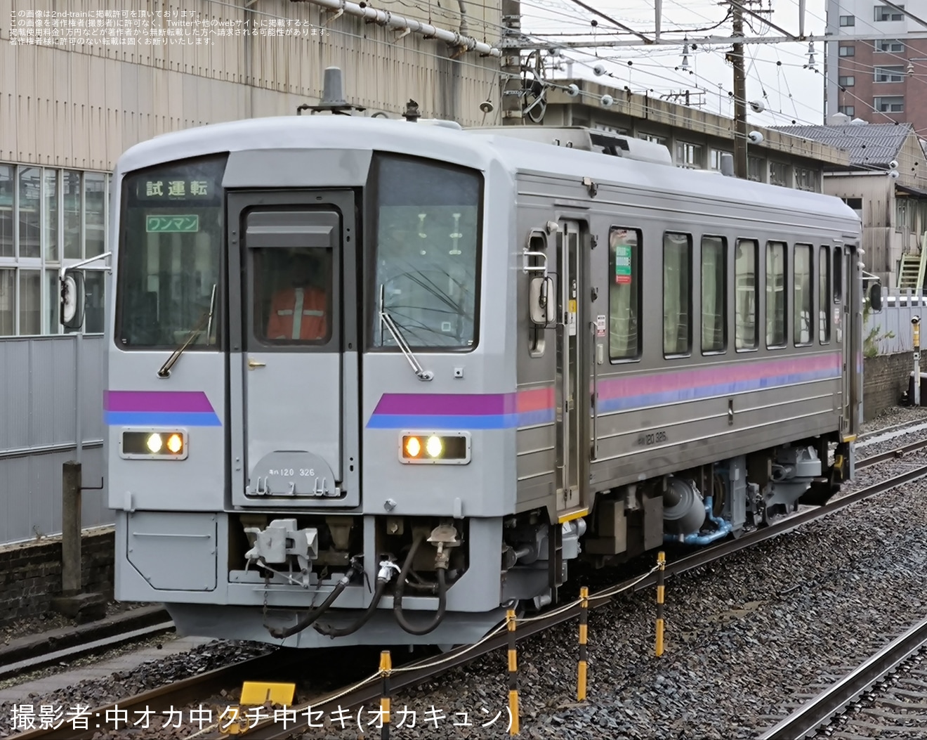 【JR西】キハ120-326下関総合車両所本所出場試運転の拡大写真