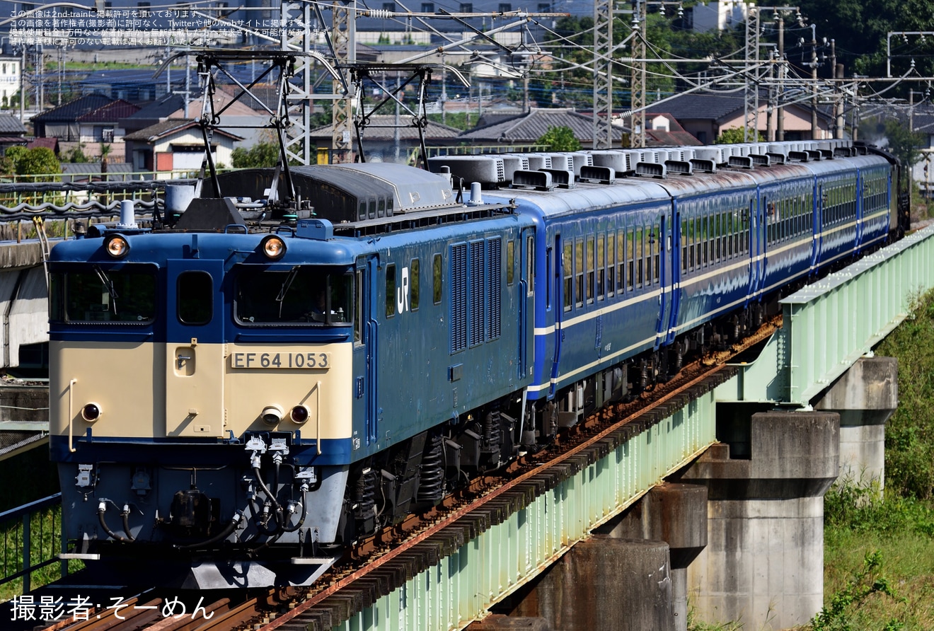 【JR東】C61-20+12系5両+EF64-1053の編成による信越線試運転の拡大写真