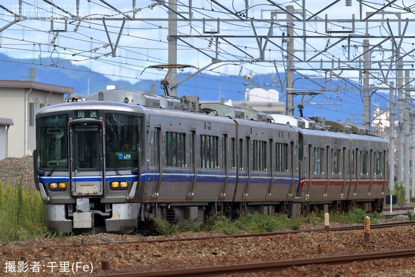 【JR西】521系U02編成吹田総合車両所本所入場回送の拡大写真