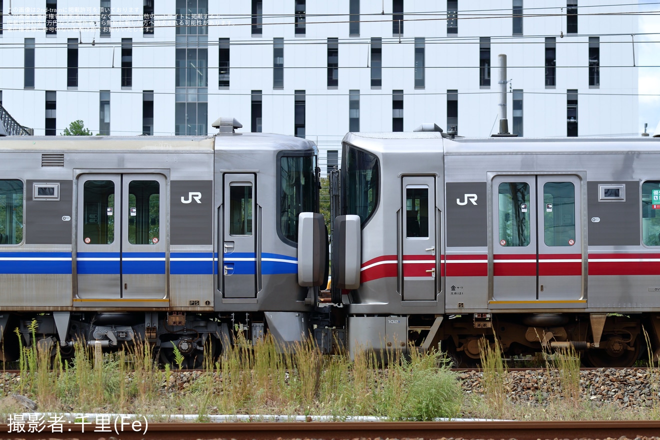 【JR西】521系U02編成吹田総合車両所本所入場回送の拡大写真