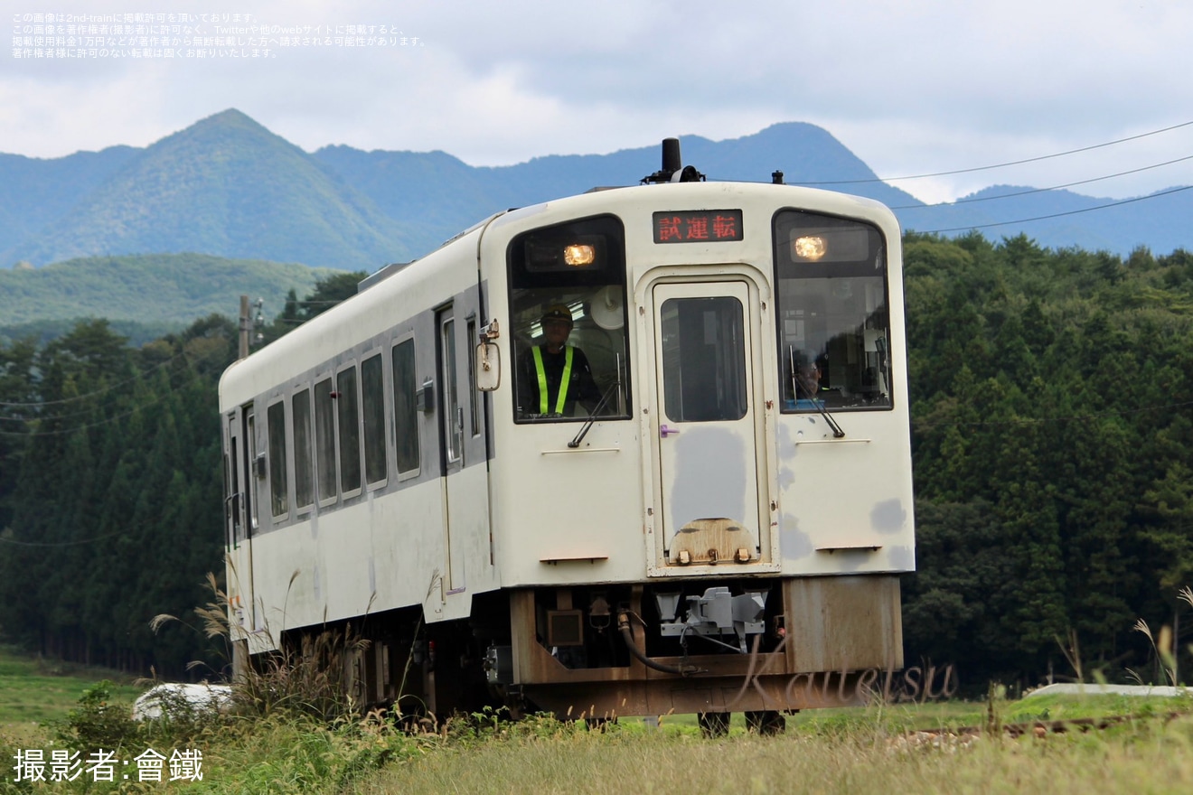 【会津】通常と異なる姿になったAT-600形AT601が出場試運転の拡大写真