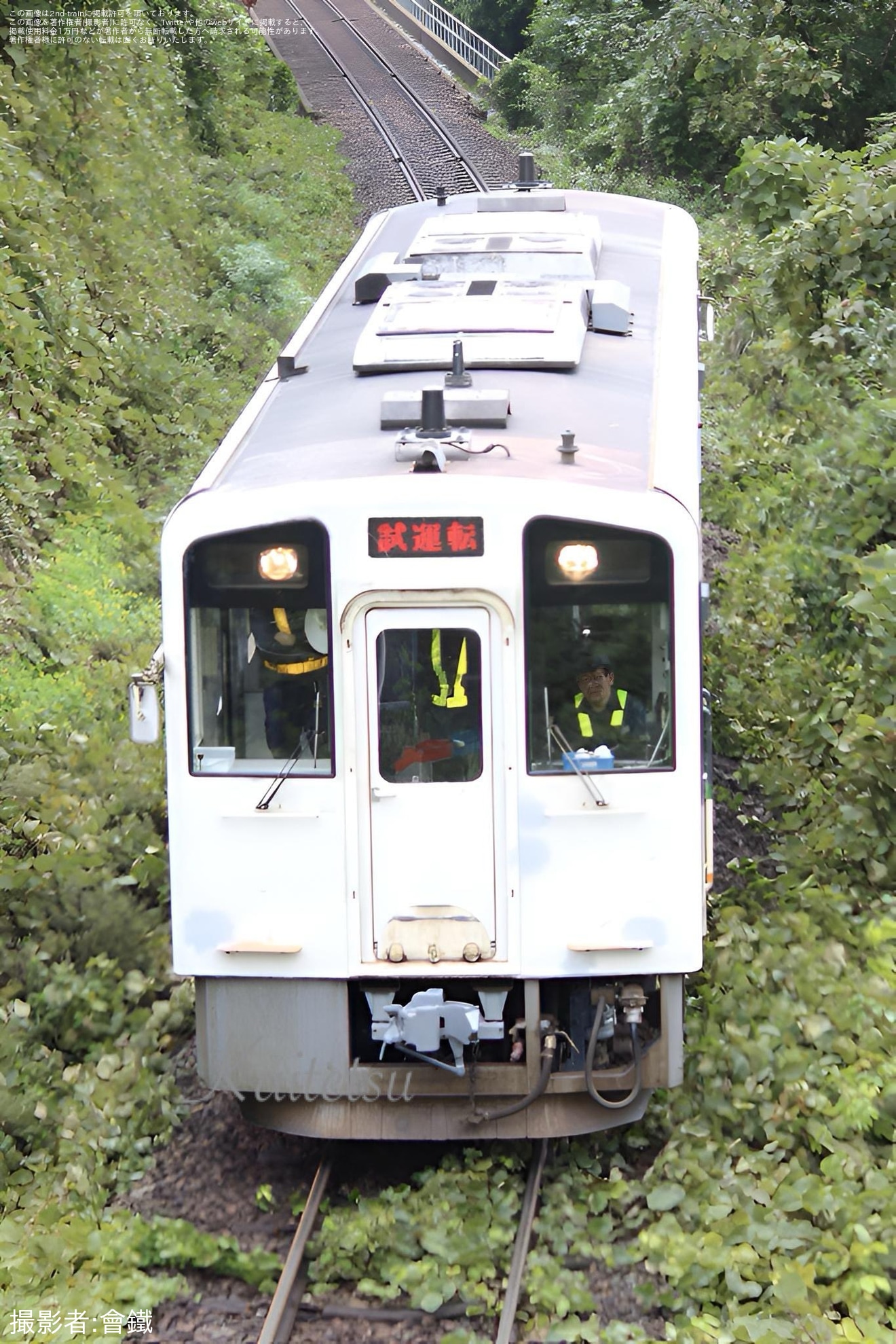 【会津】通常と異なる姿になったAT-600形AT601が出場試運転の拡大写真