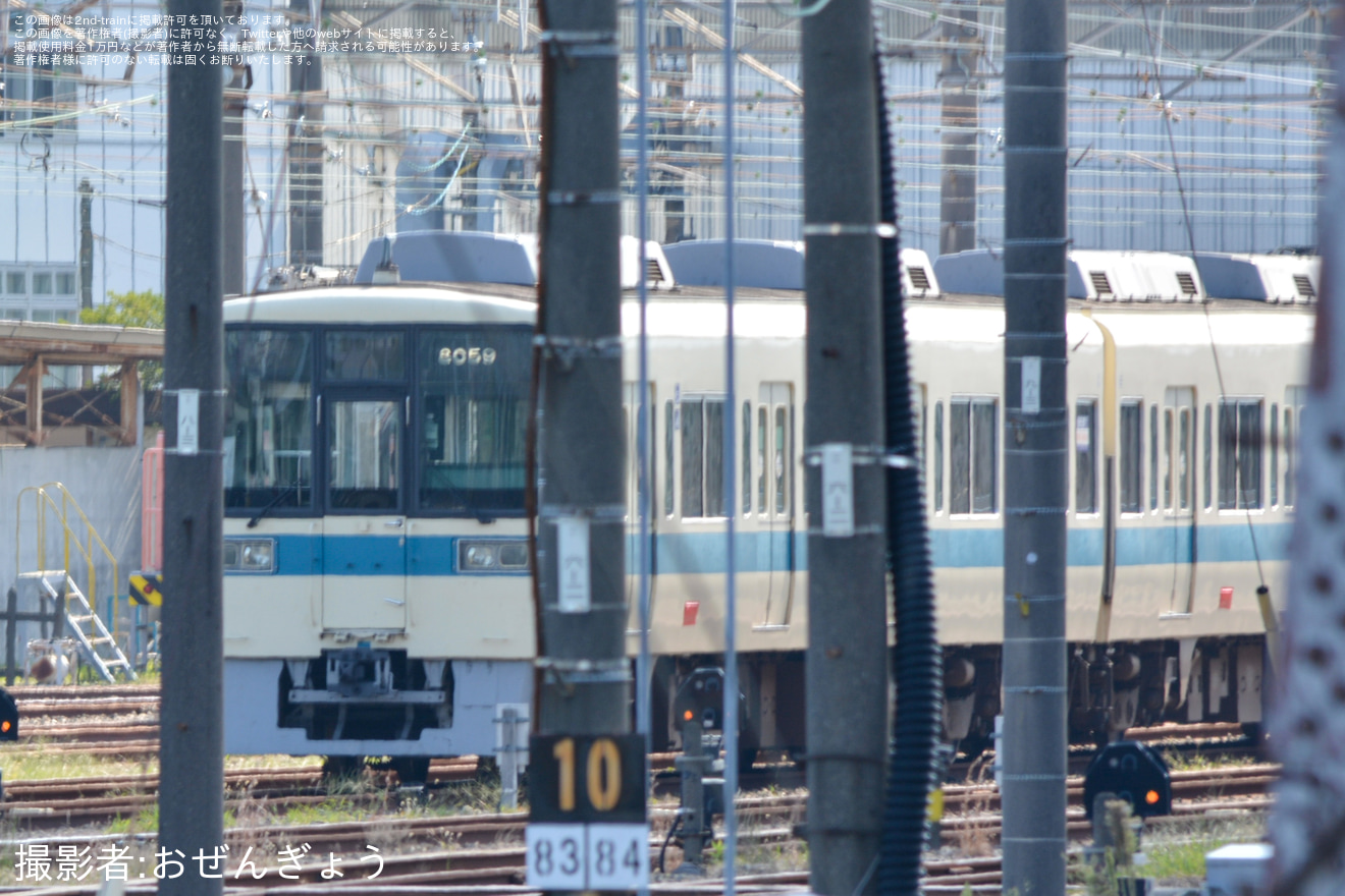 【小田急】8000形8059F(8059×4)廃車に向けた作業の拡大写真