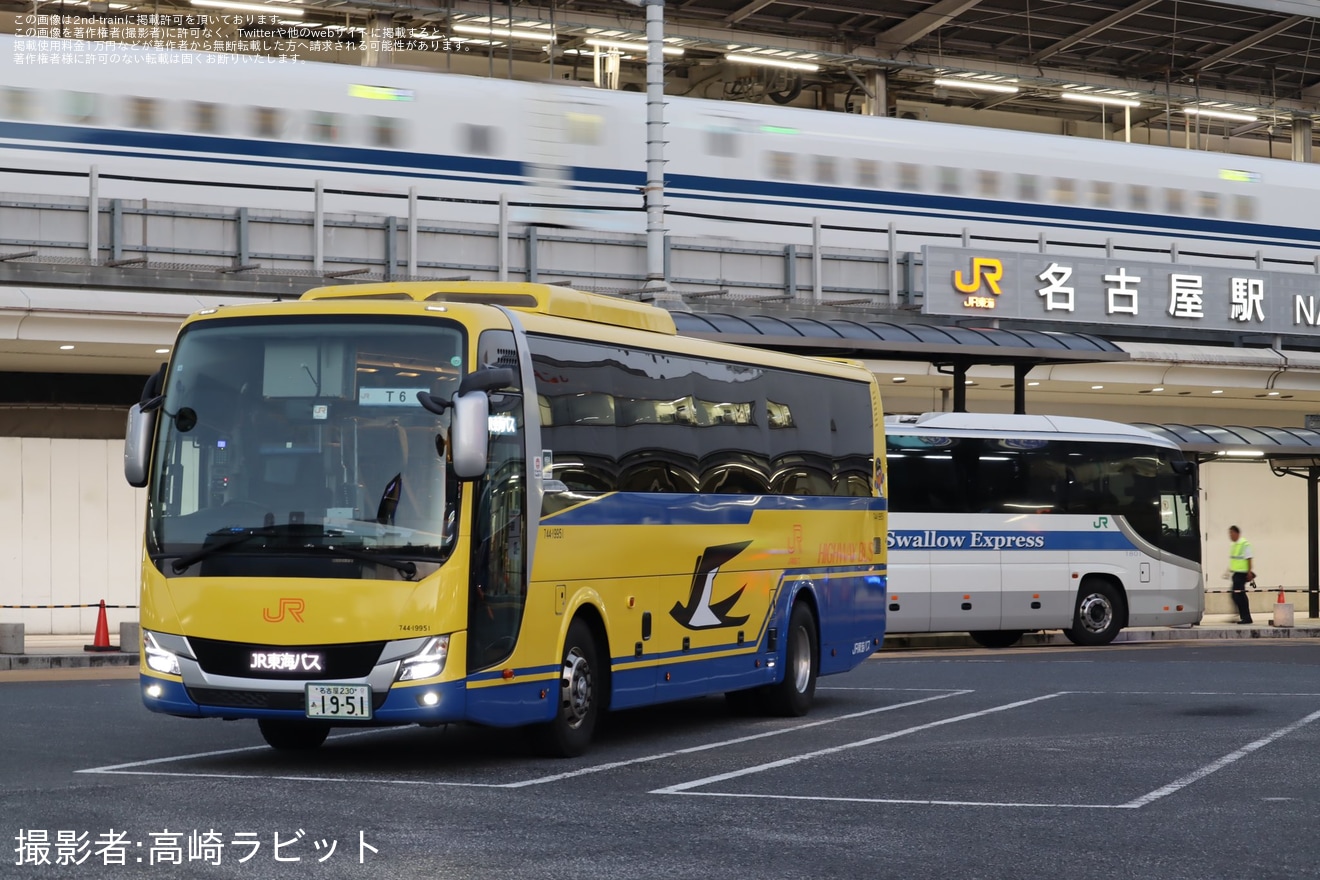 【JR海】ドクターイエロー体験乗車イベントに合わせて幸せの「黄色いバス」が停車の拡大写真