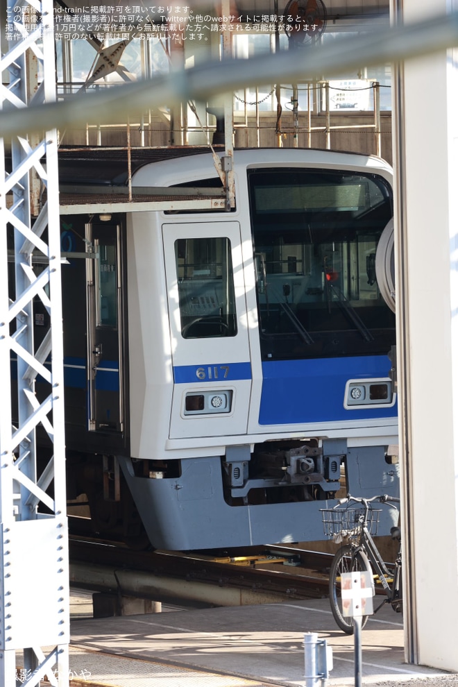 【西武】6000系6117F「西武有楽町線40周年記念車両」がラッピング解除