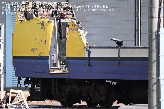 【JR東】255系Be-01編成の中間車(モハ254-1)が解体中を不明で撮影した写真