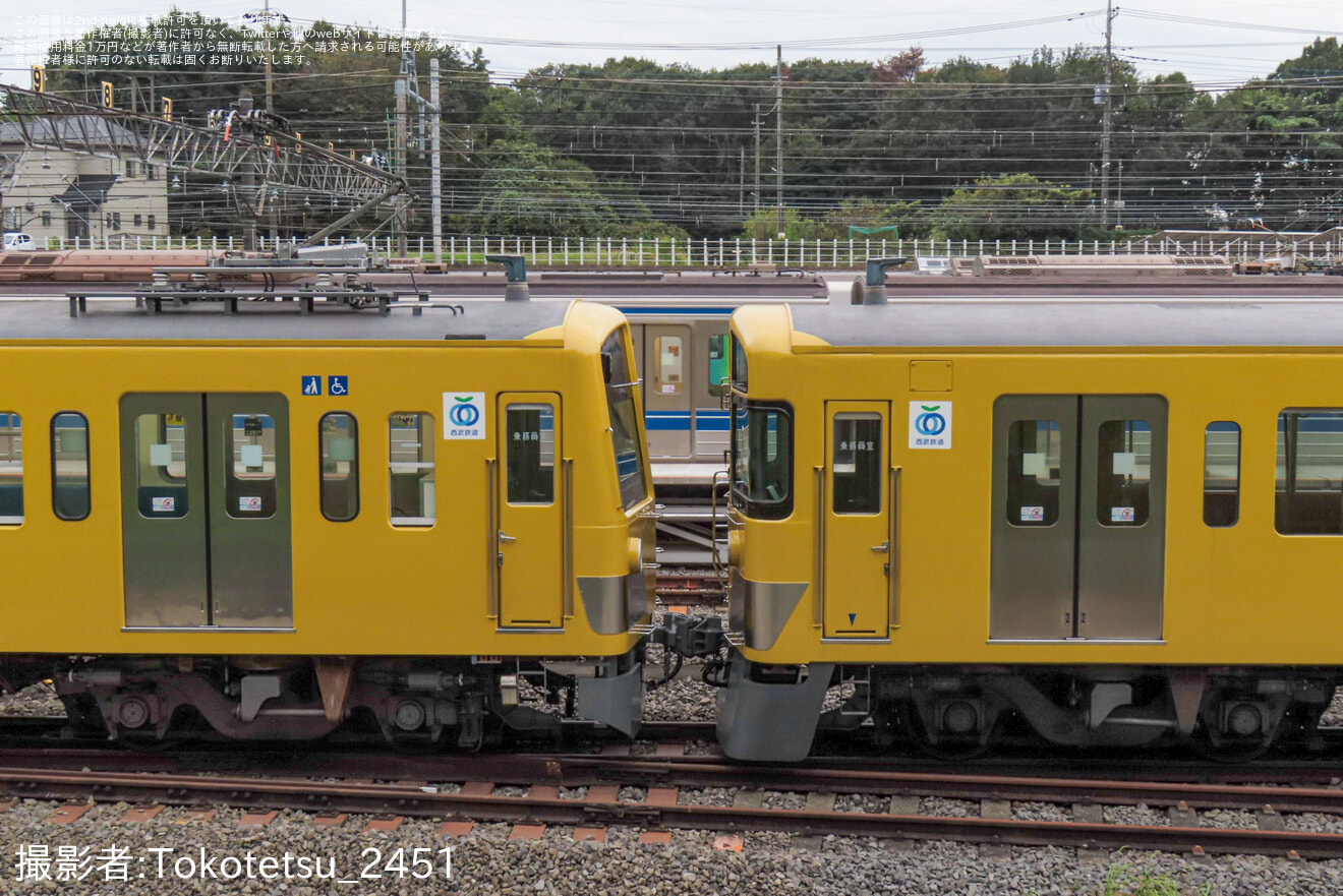 【西武】新2000系2451F+2453Fと新101系263Fが連結の拡大写真