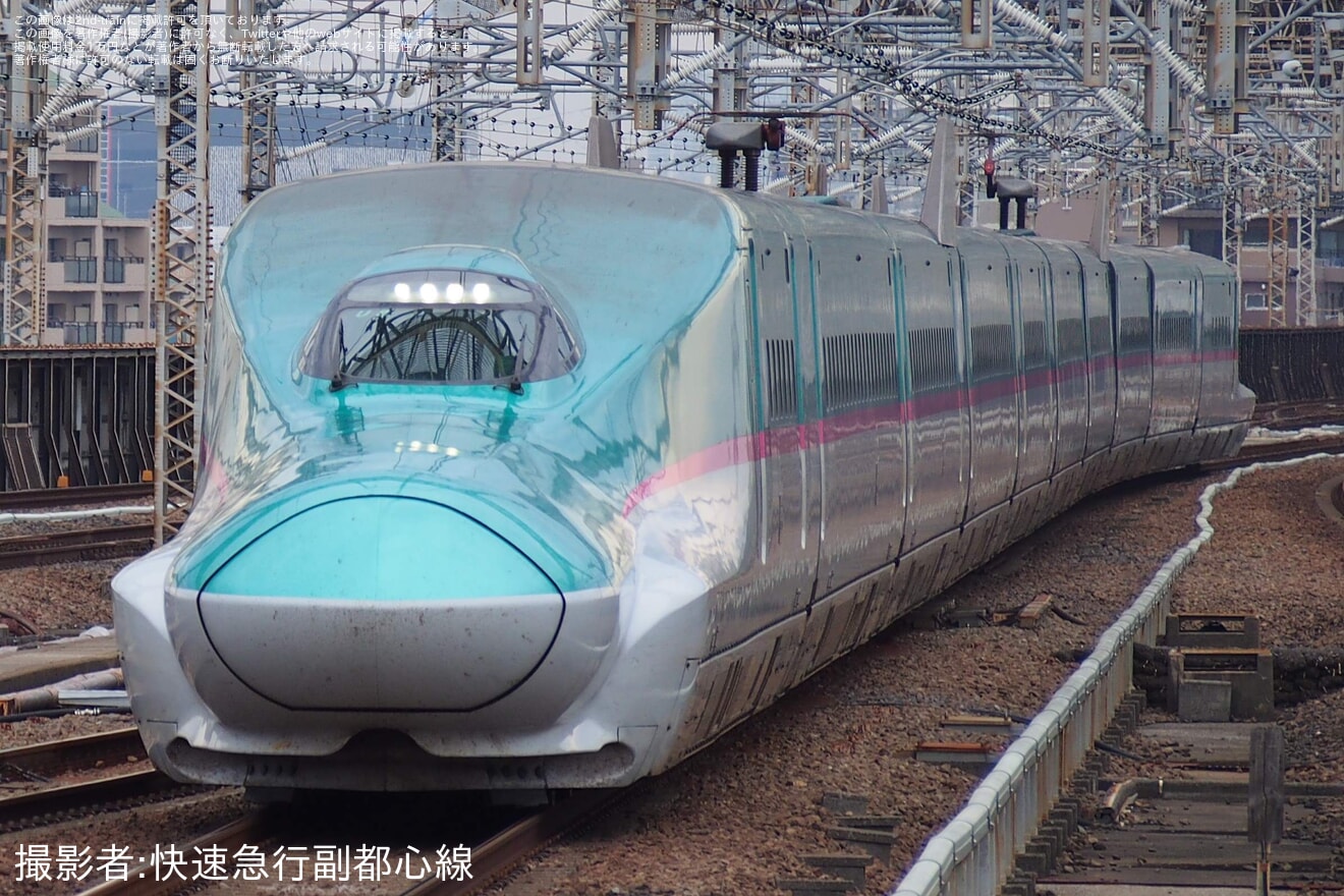 【JR東】E5系U8編成が「大阪・関西万博ラッピング新幹線」仕様にの拡大写真