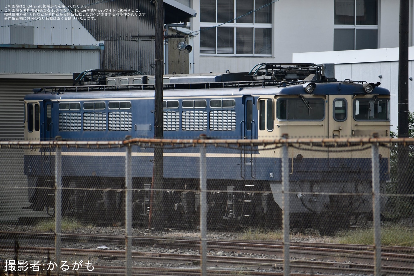 【JR貨】EF65-2139と思われる車両のナンバープレートが外されるの拡大写真