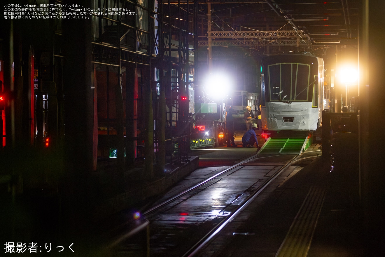 【熊本市営】2400型2402号が搬入・陸送の拡大写真