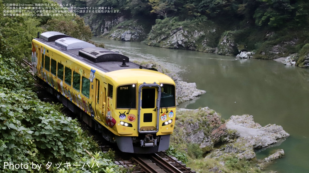 JR四】2700系2752号車「きいろいアンパンマン列車」 多度津工場出場