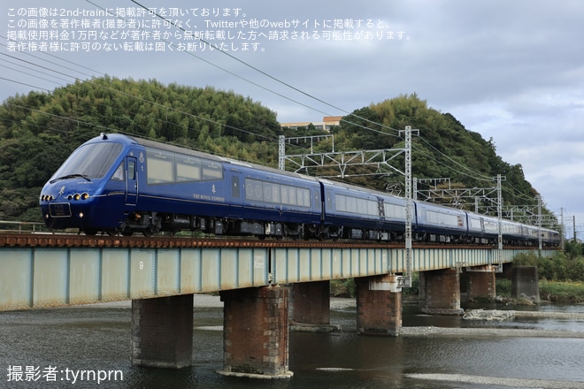 【伊豆急】2100系R5編成『THE ROYAL EXPRESS』が静岡へを不明で撮影した写真