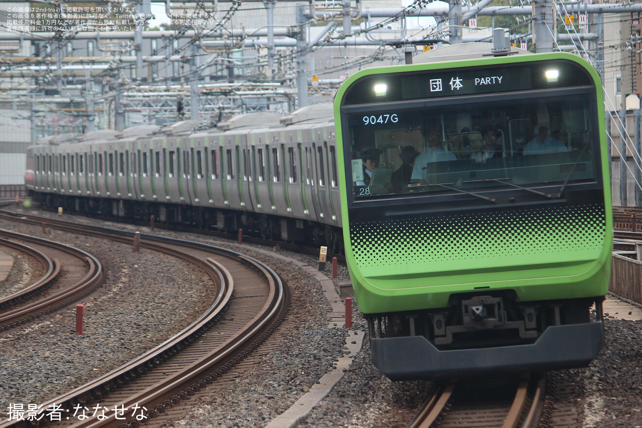 【JR東】E235系トウ28編成使用「東京まるっと山手線」の拡大写真