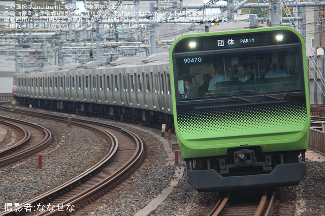 【JR東】E235系トウ28編成使用「東京まるっと山手線」を御徒町駅で撮影した写真