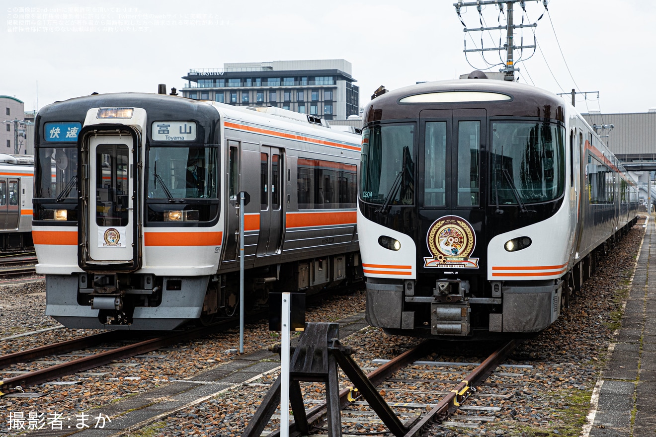 【JR海】高山駅でHC85系とキハ75系が展示の拡大写真