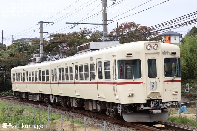 【富士山麓】京王5000系カラーの1000系を使用した「秋富士号」が臨時運行を不明で撮影した写真