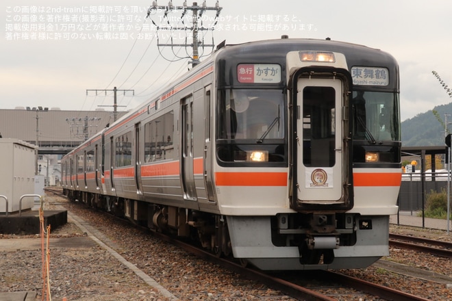 【JR海】高山駅でHC85系とキハ75系が展示を高山駅で撮影した写真