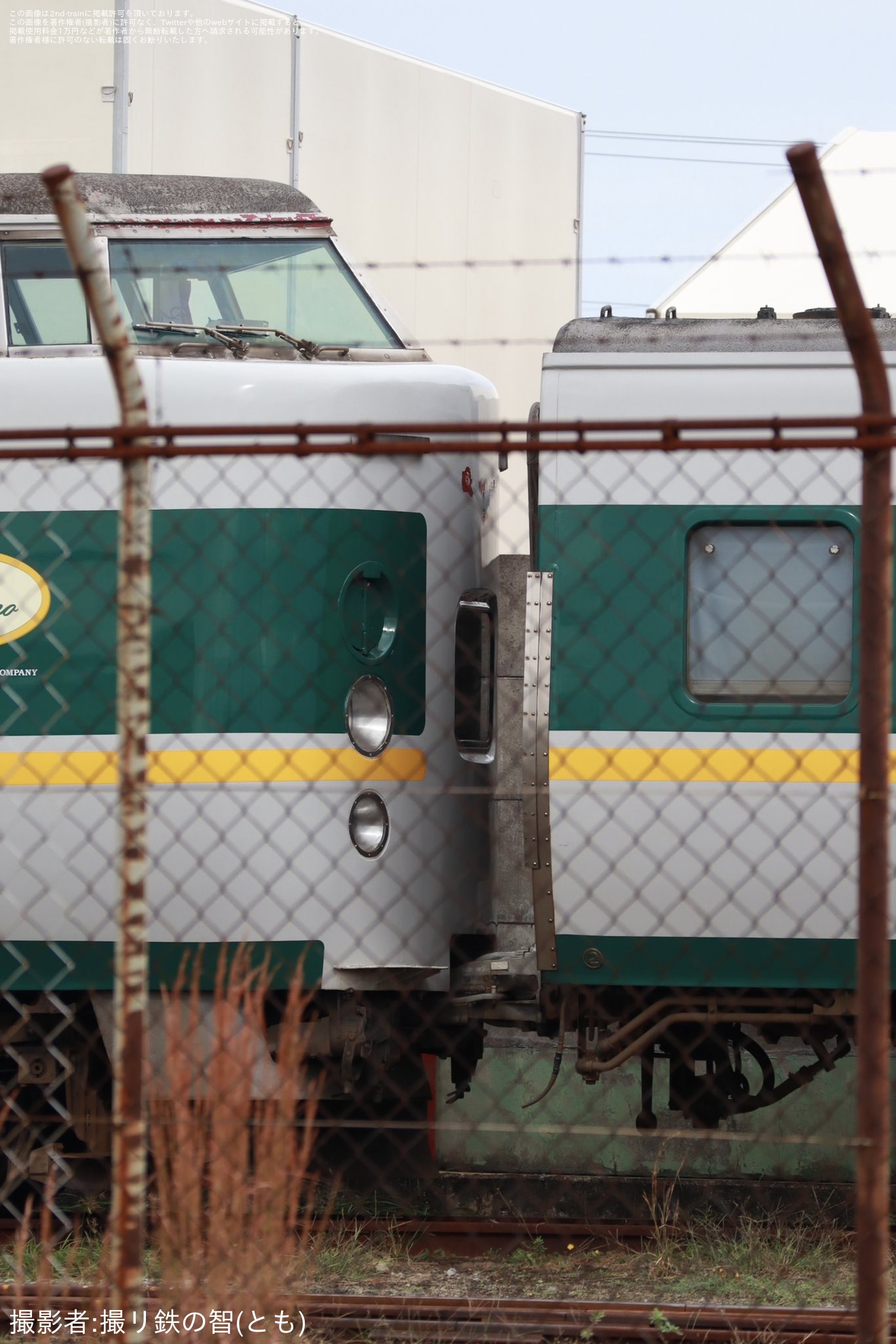 【JR西】緑やくも色のクロ381-144が後藤総合車両所本所で解体待ちの拡大写真