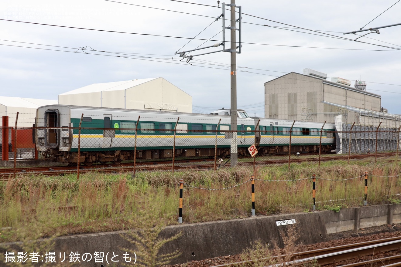 【JR西】緑やくも色のクロ381-144が後藤総合車両所本所で解体待ちの拡大写真