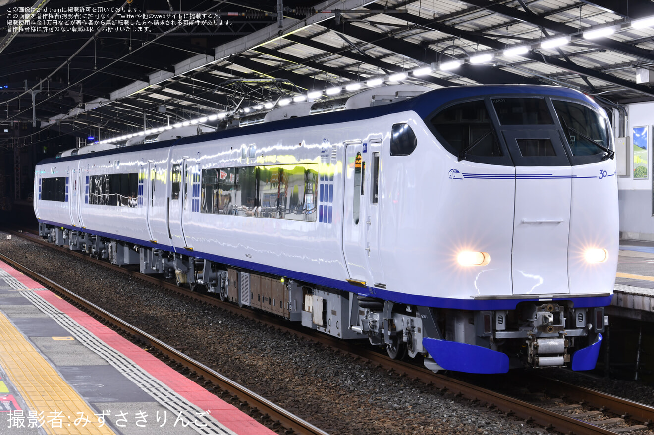 【JR西】281系HA631編成(付属編成)がキティラッピングを解除され、吹田総合車両所本所を出場の拡大写真