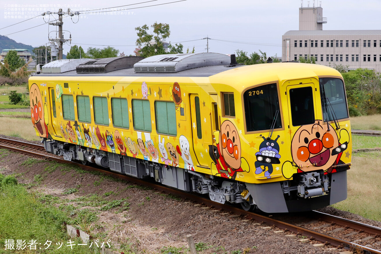 【JR四】2700系気動車2704号車が検査を終えて多度津工場出場の拡大写真