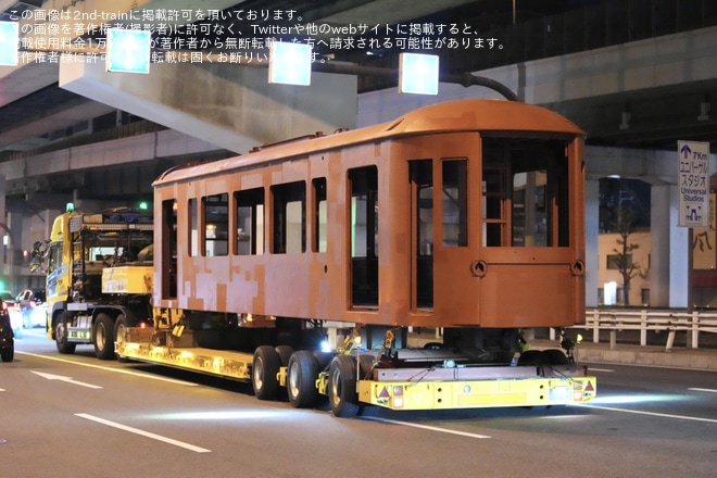 【京福】嵐電のKYOTRAMと思われる車両の構体が陸送(202411)を不明で撮影した写真