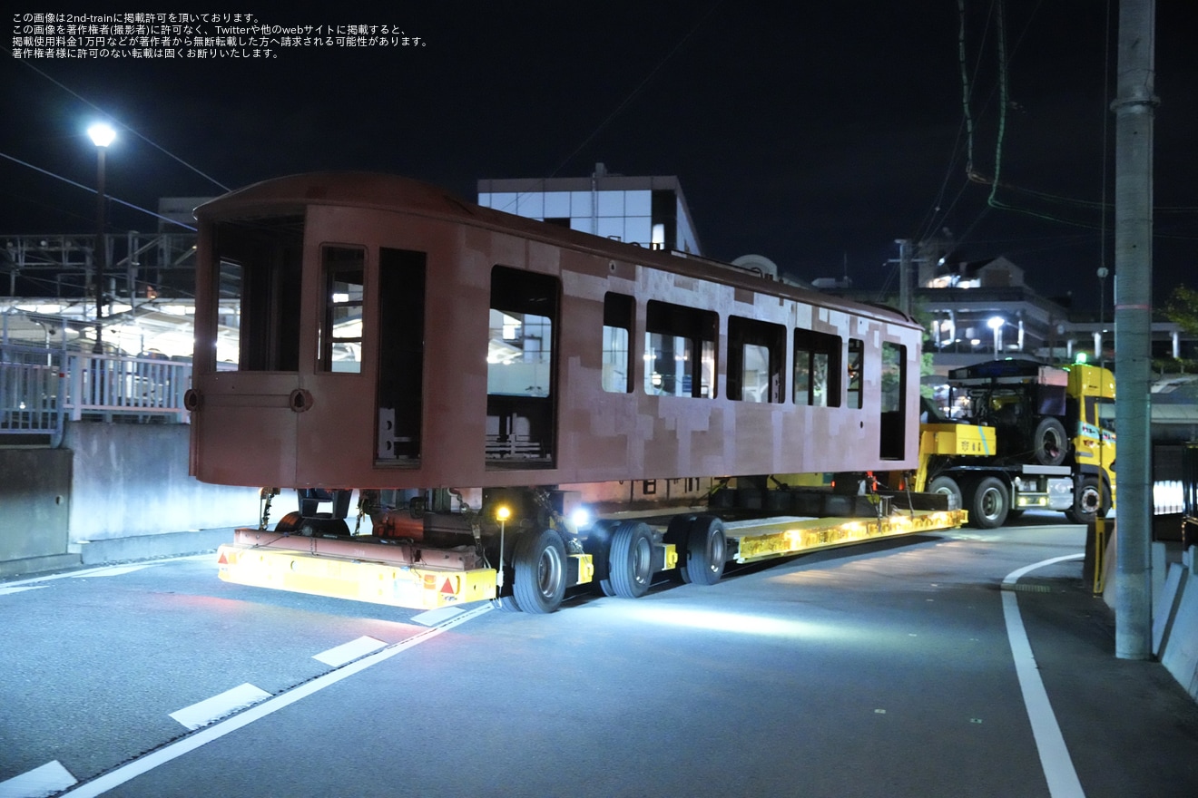 【京福】嵐電のKYOTRAMと思われる車両の構体が陸送(202411)の拡大写真