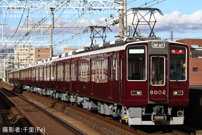 【阪急】8000系8002F(8002×8R) 正雀工場出場回送を上新庄駅で撮影した写真