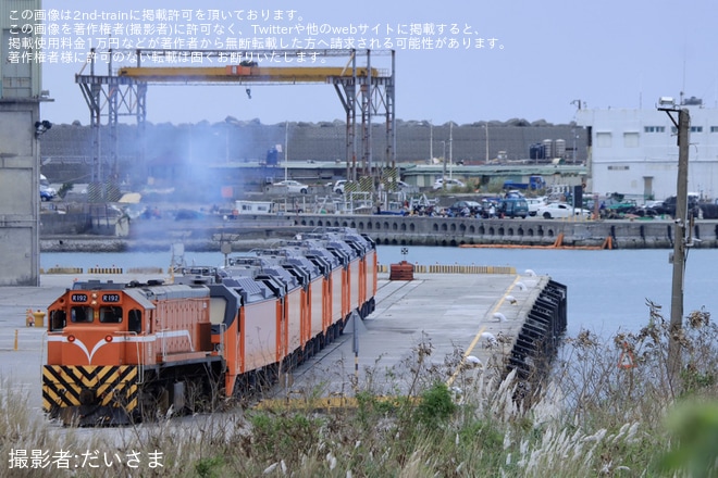 【台鐵】新型電機E500型E513/E514/E515/E516/E517/E518が花蓮港から輸送を不明で撮影した写真