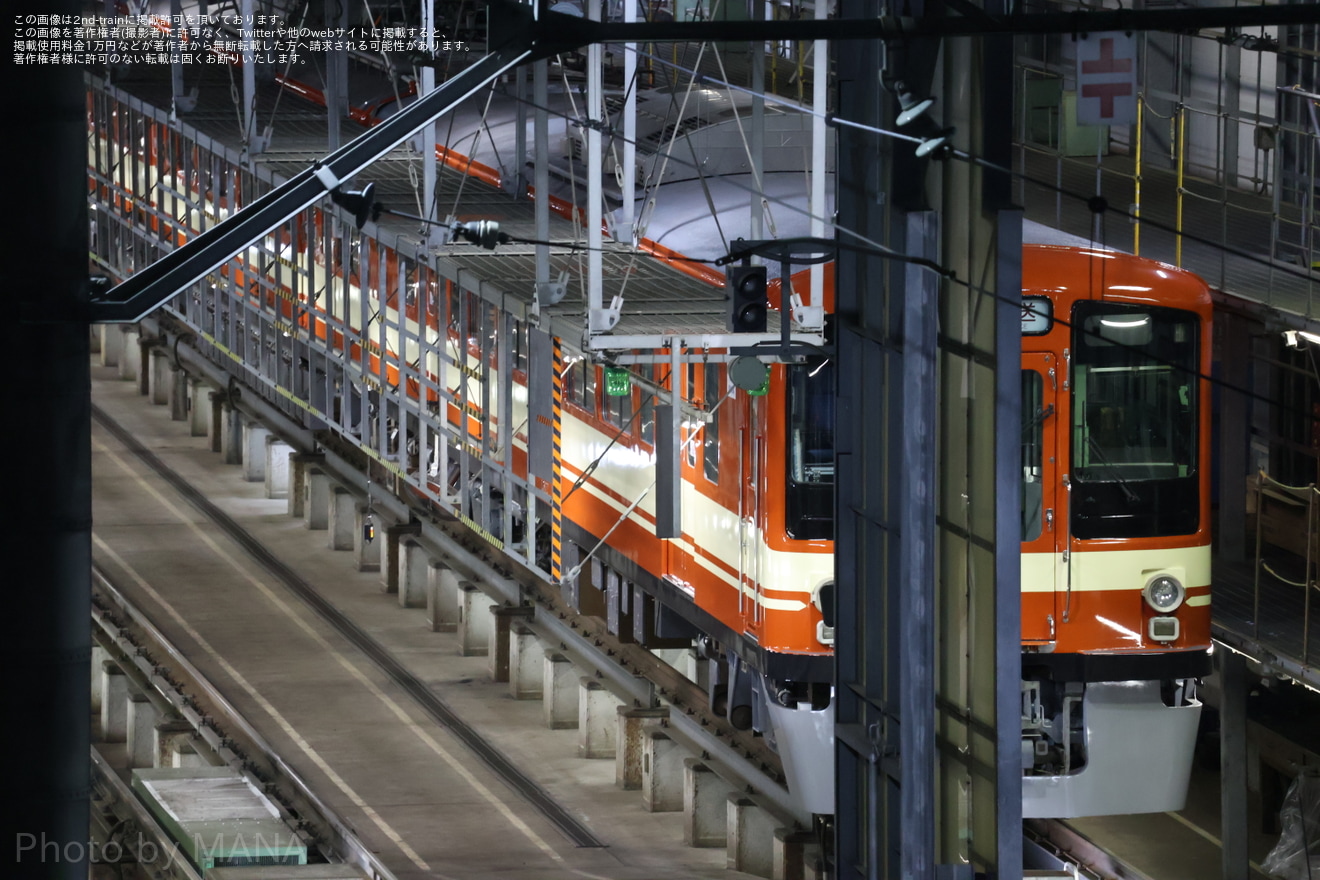 【西武】塗装変更した4000系4017FがE851形風のラッピング姿にの拡大写真