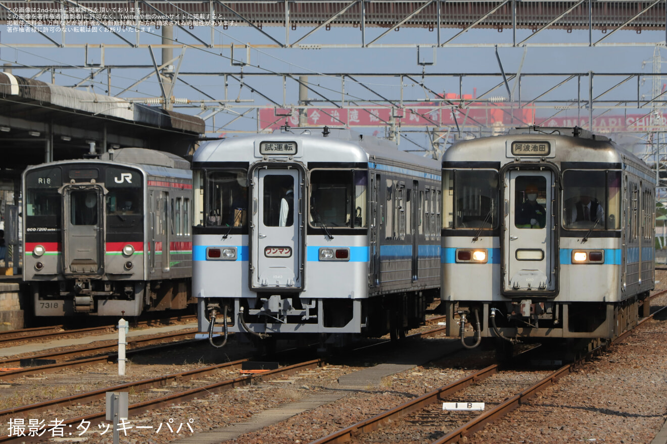 【JR四】1000形気動車1040号車が検査を終えて多度津工場出場の拡大写真