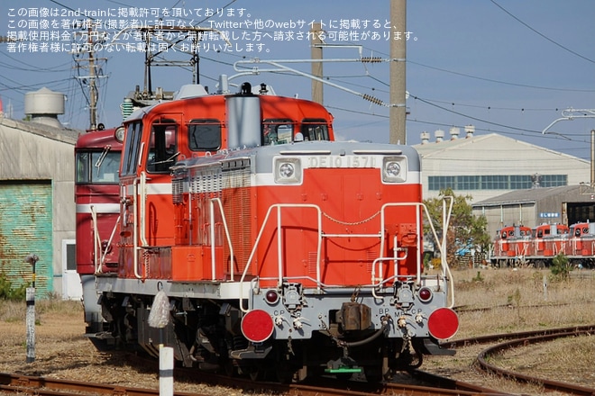 【JR東】DE10-1571が秋田総合車両センターへ配給輸送を不明で撮影した写真